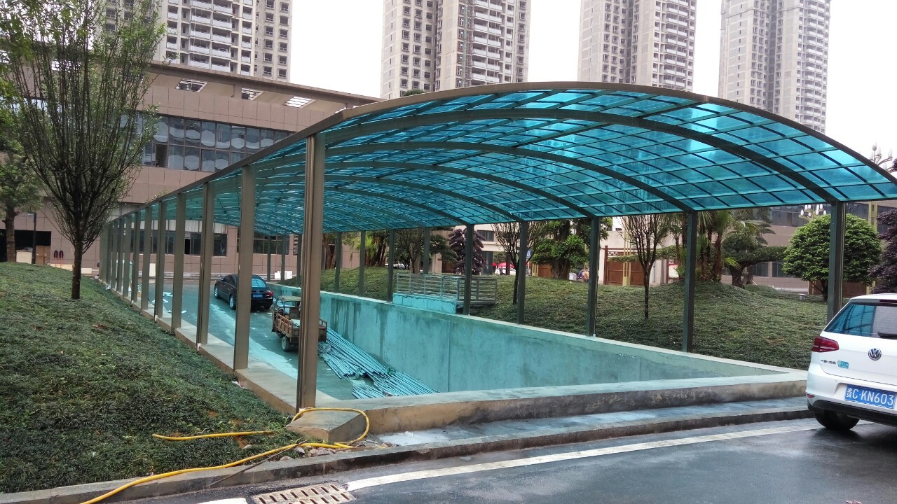 阳光板车棚