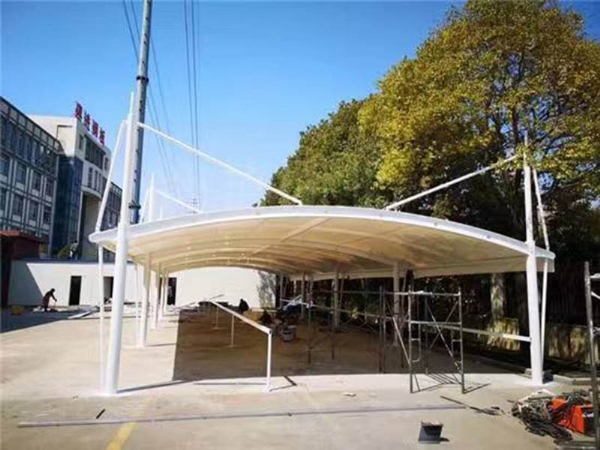 张拉膜自行车棚